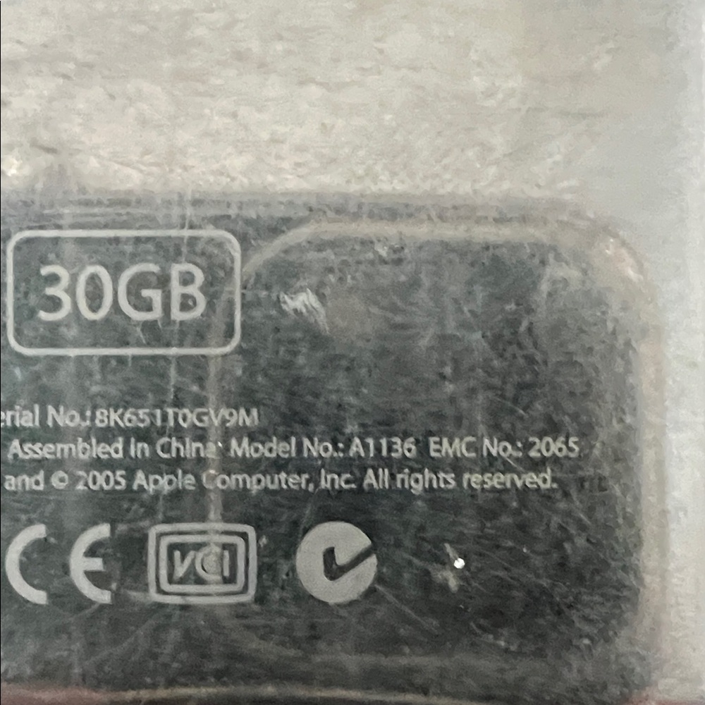 Apple 5th Gen IPod. 30GB model A1136 - Picture 6 of 6